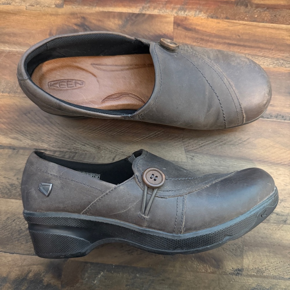 Keen Mora Button‎ Clogs Womens Size 7.5 Leather Outdoor Garden Comfort Walking